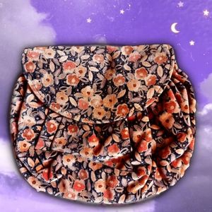 Beautiful 80s/90s Floral Pouch Mini Bag